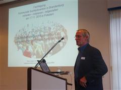 Dr. Hans-Jürgen Hallmann stellte das GigA-Projekt vor
